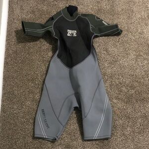 Body Glove Gray and Black Shorty Wetsuit
